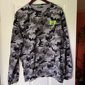 NWOT under armour army colored crew neck sweater. size XL